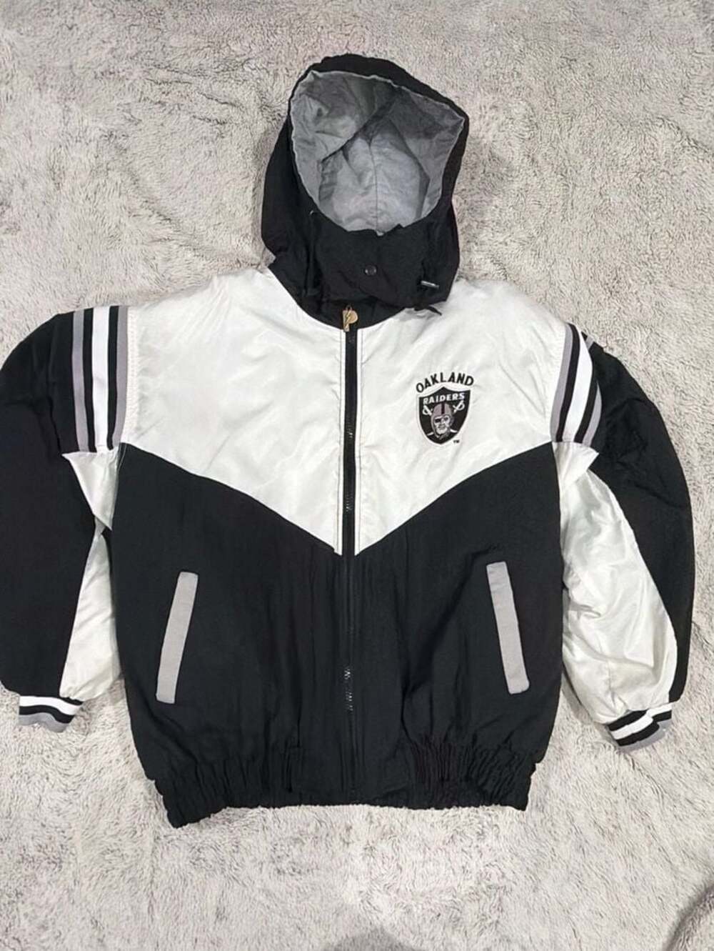 Vintage Oakland Raiders Pro Player Hooded Puffer Jacket XL